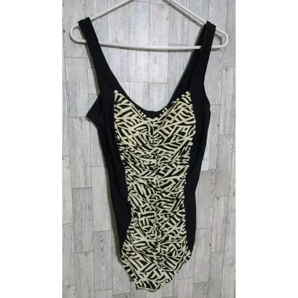 Penbrooke One Piece Swimsuit Tummy Control Black & Cream Size‎ 18W NWT - Picture 1 of 6